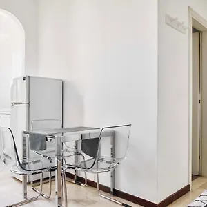 https://lovely-flat-with-a-view-on-navigli.italymilanhotels.net