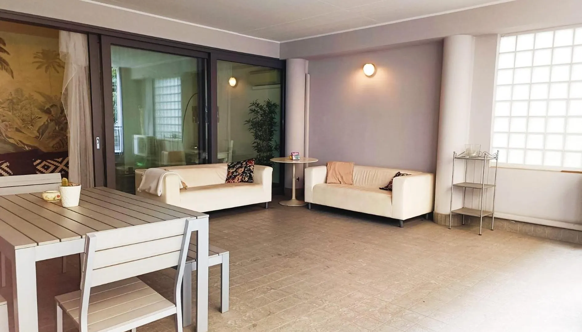 Yr Apartments Milan - Dateo 0*,  Italia
